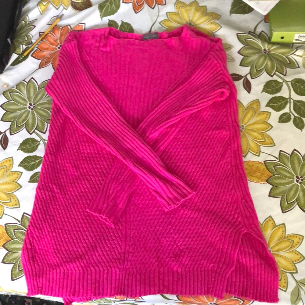 A beautiful Vince Camuto sweater hot pink in great condition!